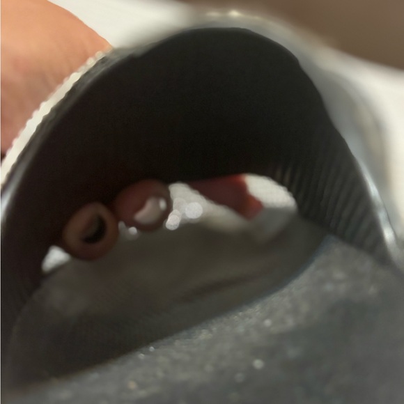 Cute and comfortable never worn Fashion Nova slides size 7 - Picture 4 of 6